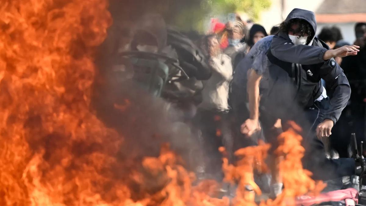 Students Torch School Gates as France Tightens Its Belt