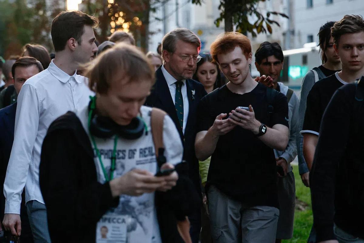 The Silenced Vote: Russia's Anti-War Party Faces Election Ban