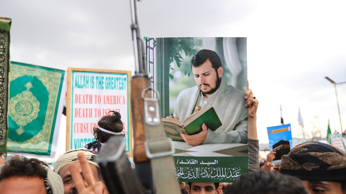 Saudi Airstrikes Flood Yemen’s Coast: The People Who Bear the Blast
