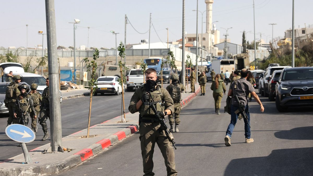 When Checkpoints Turn Towns into Prisons: The West Bank Lockdown After Hebron