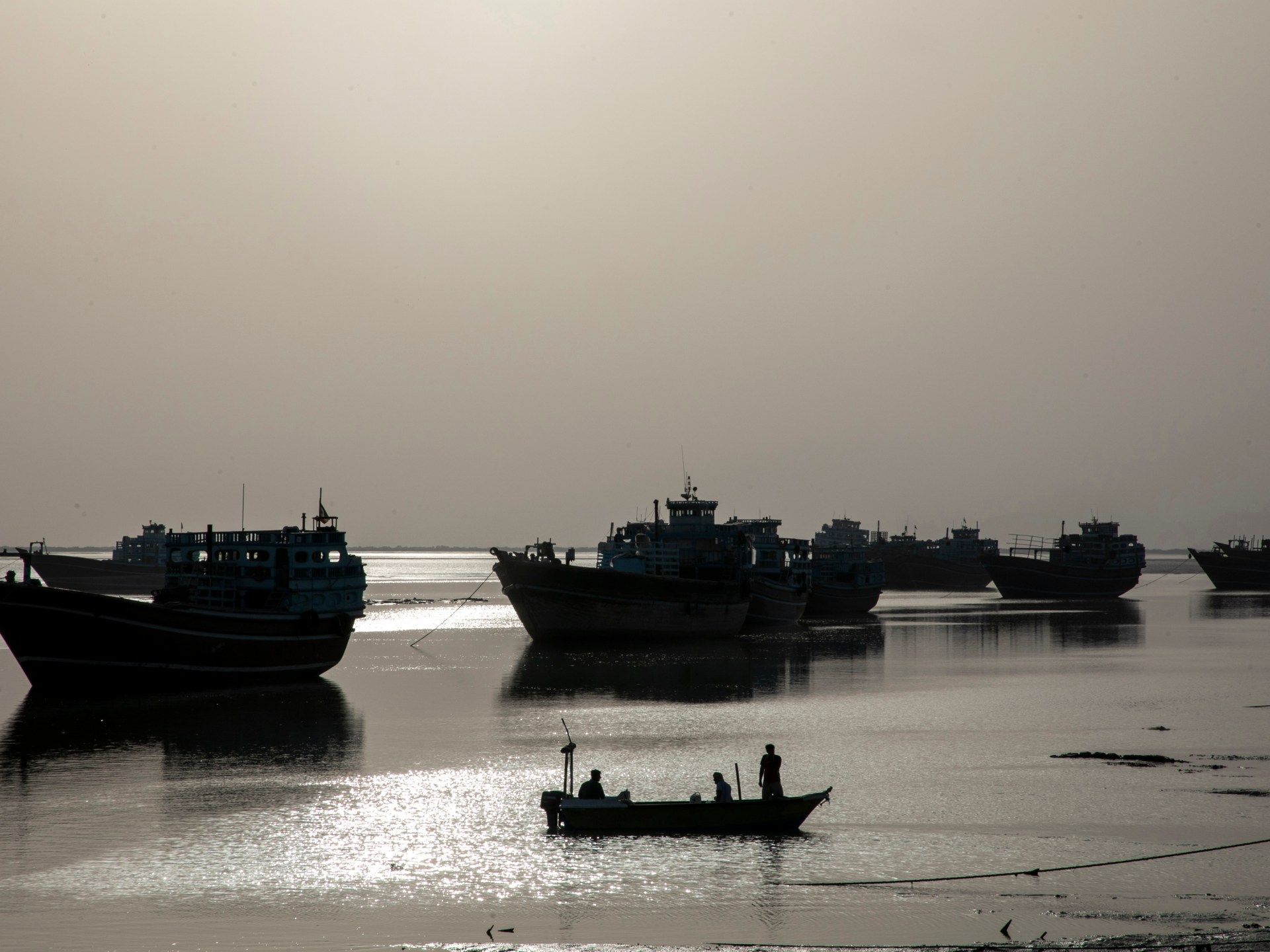 Gulf Tensions Soar: Iran, US Exchange Strikes Amid Diplomatic Deadlock