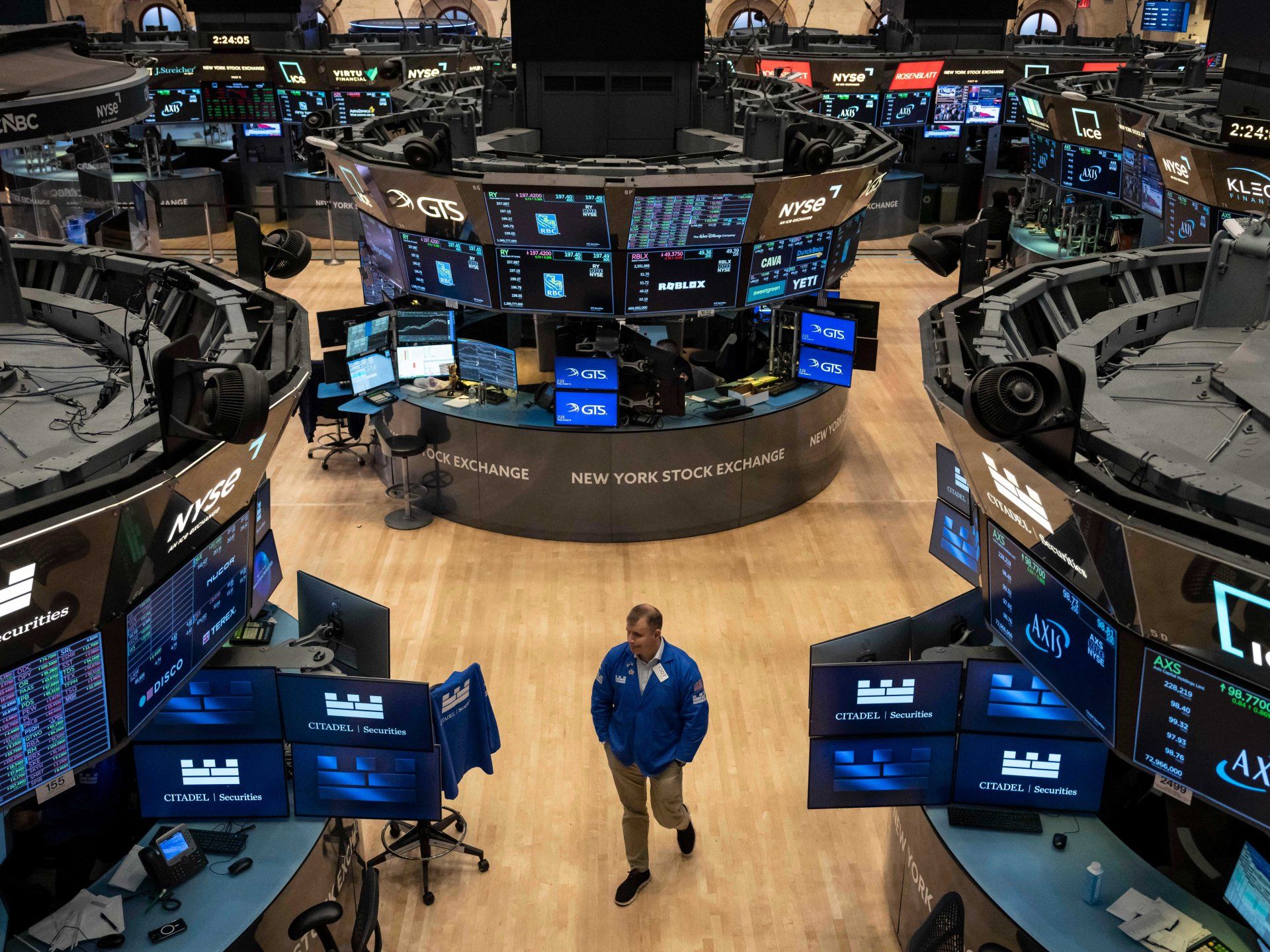 AI Money Rush Leaves Wall Street Workers in the Cold