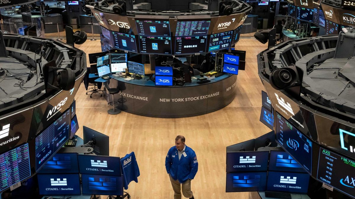 AI Money Rush Leaves Wall Street Workers in the Cold