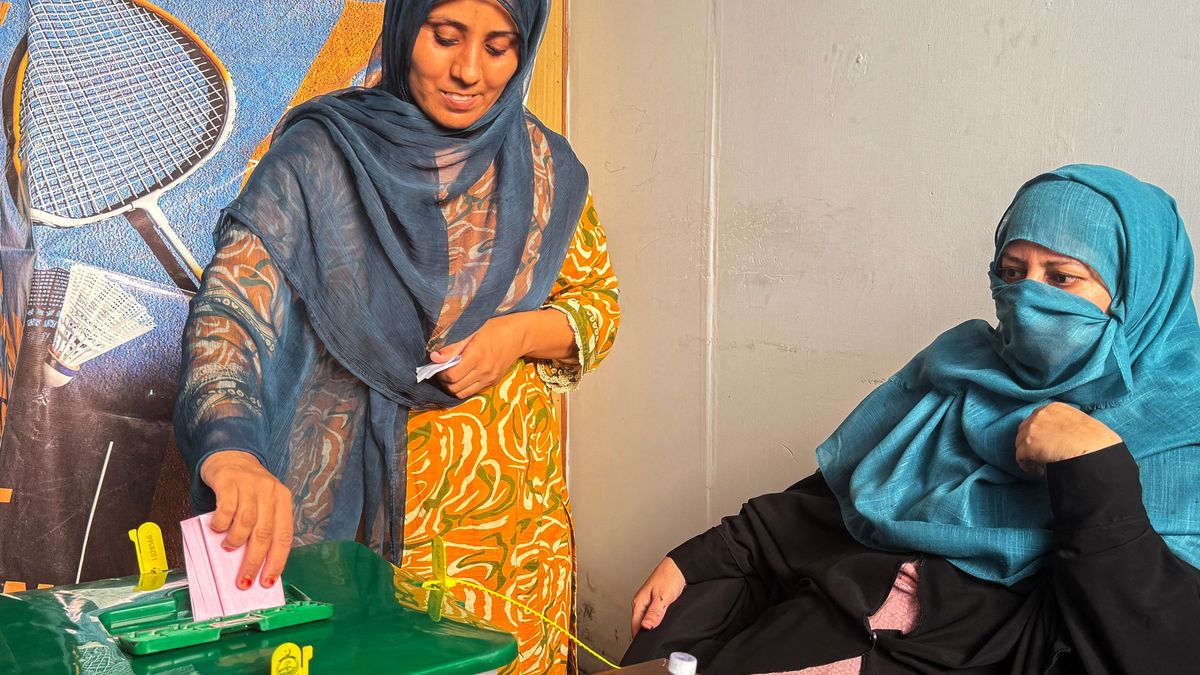 Pakistan-Administered Kashmir Votes Amid Violence, Internet Shutdowns
