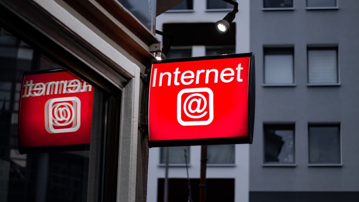 Iran's Partial Internet Reopening: A Strategic Tool Amidst Conflict and Dissent