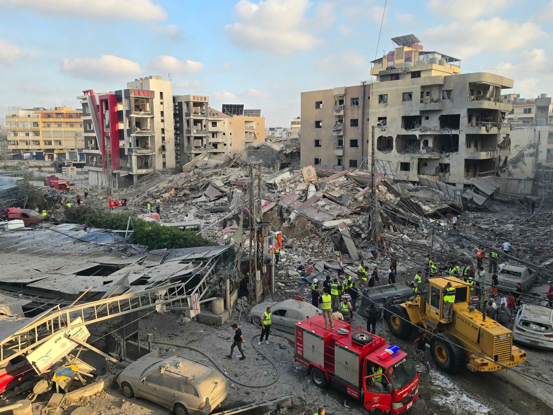 Trump's Unprecedented Diplomatic Gambit: A Fragile Ceasefire Between Israel and Hezbollah