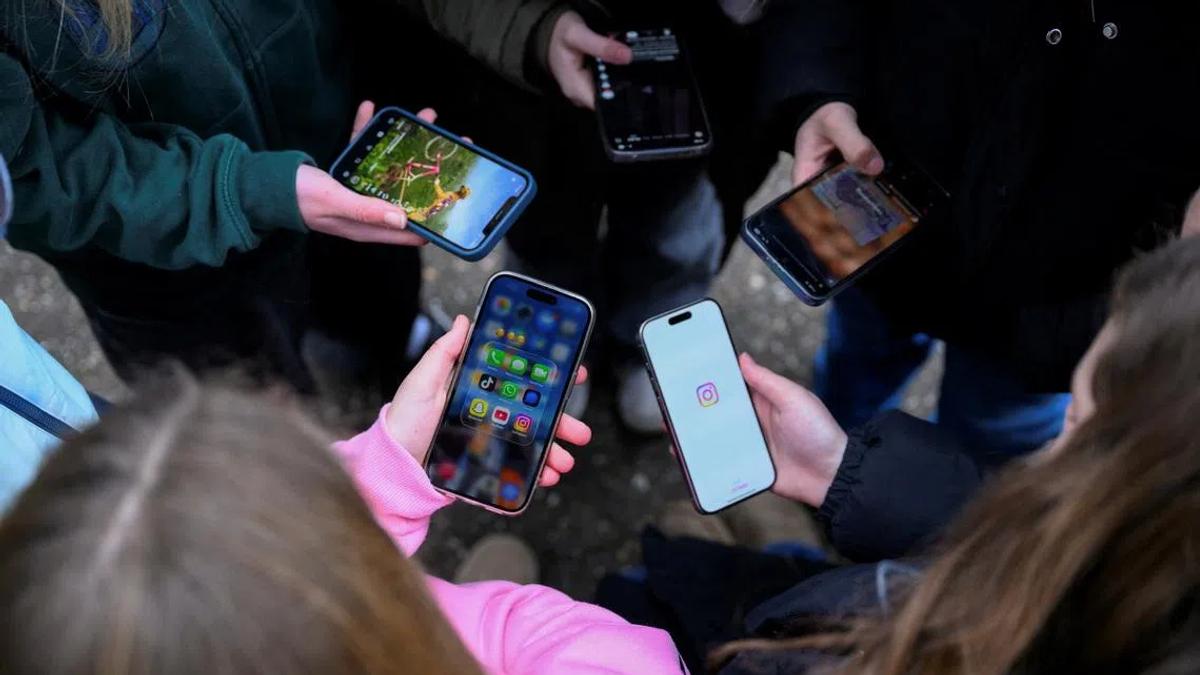 EU to Impose Stricter Social Media Curbs on Children
