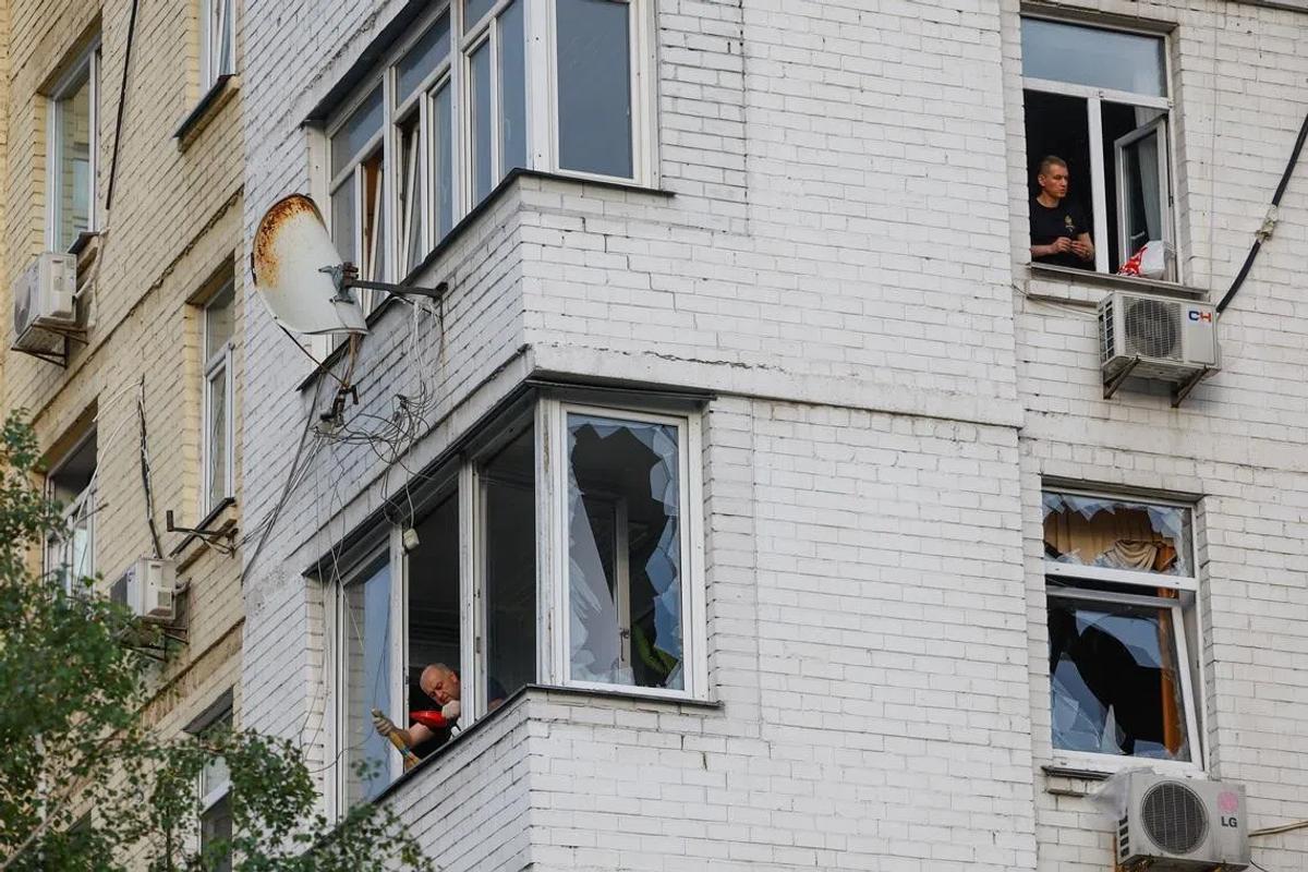 Russia Intensifies Kyiv Strikes Amid Ukraine's Air Defense Shortages