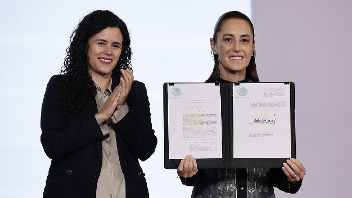 Mexico's New Loyalty Test: Who Can Lead a Nation with Two Homelands?