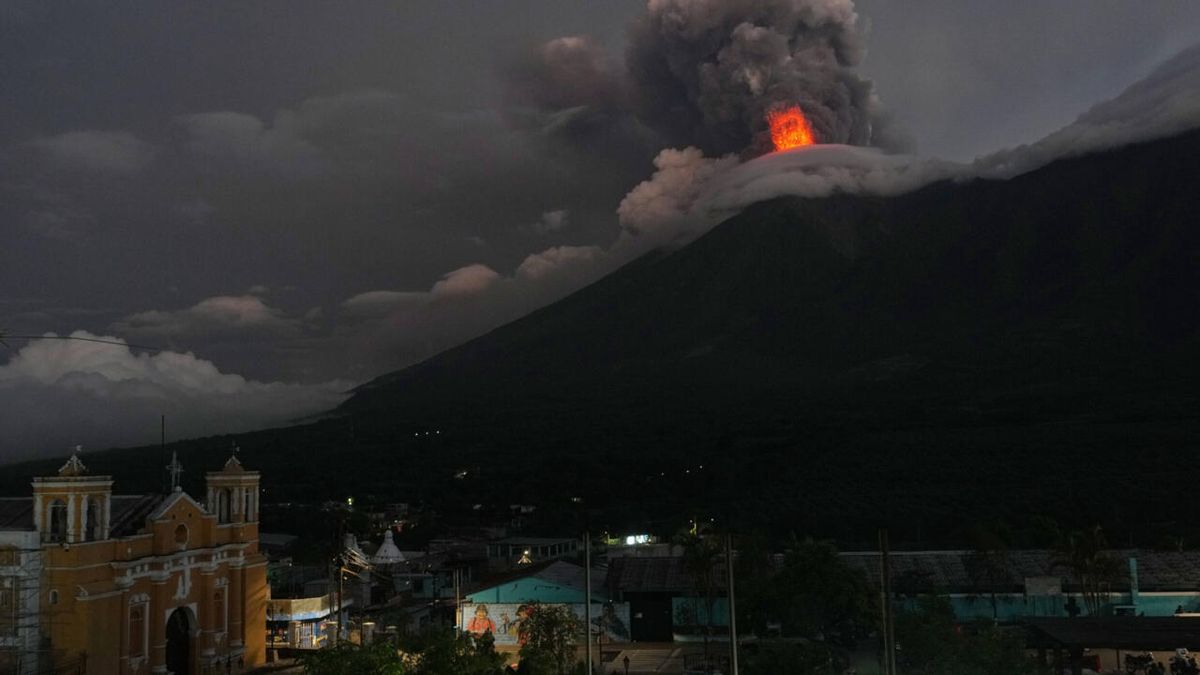 Living in the Shadow of Fuego