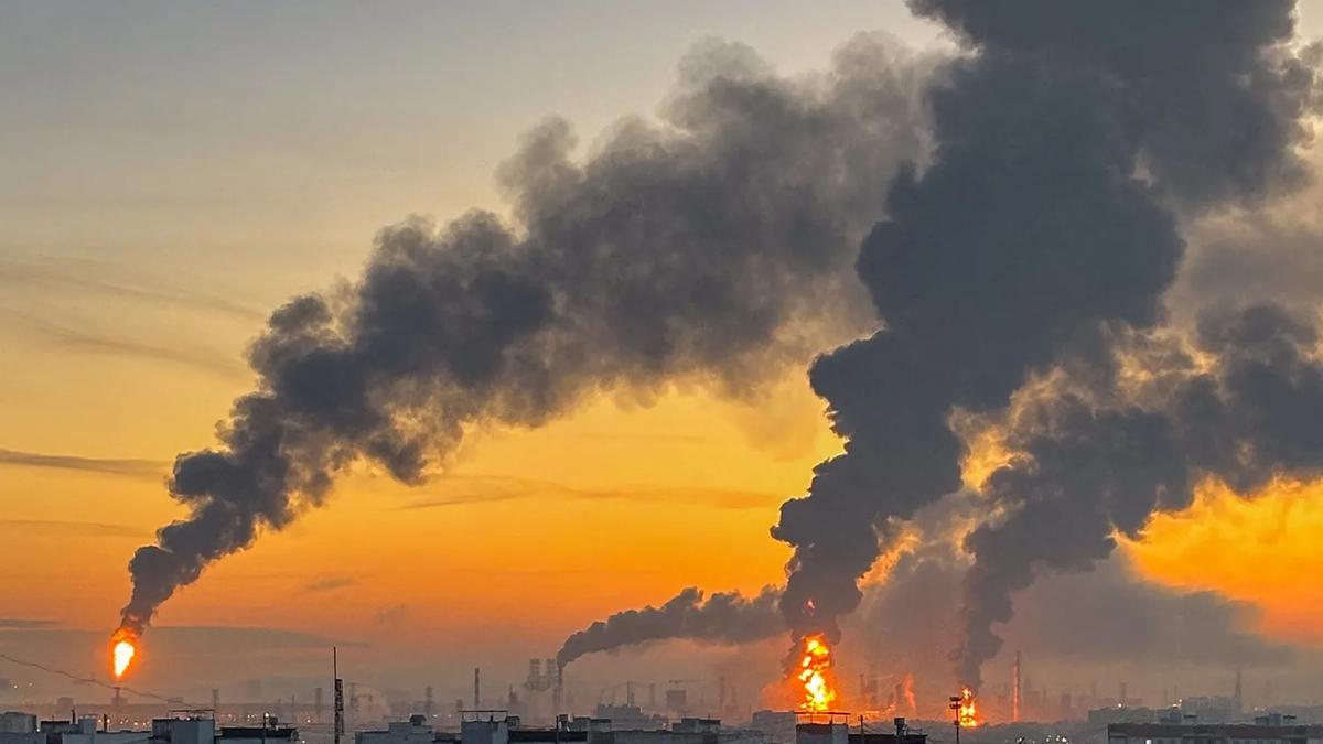 Ukraine’s Oil Strikes: Kyiv Defies Washington’s Energy Truce