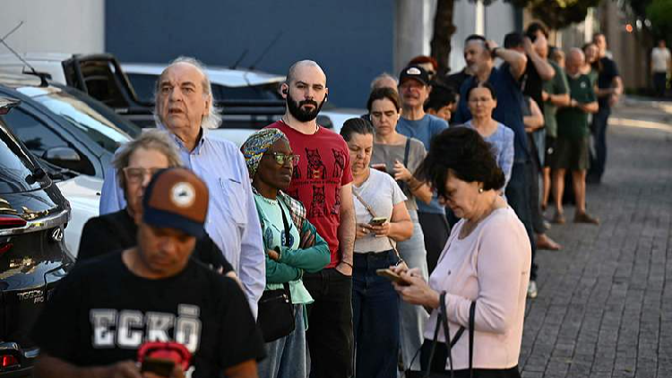 Brazil's Voters Confront a Choice: The Weight of History, the Lure of Tomorrow