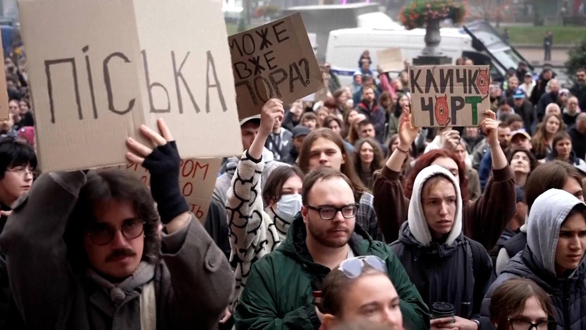 Kyiv's Dual Front: Battling Russia's Winter War and Internal Discontent