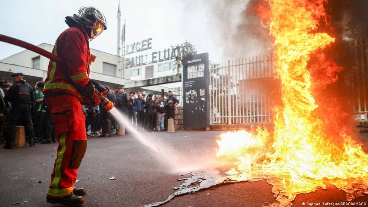 The School Walls Are Cracking: France's Students Speak Up