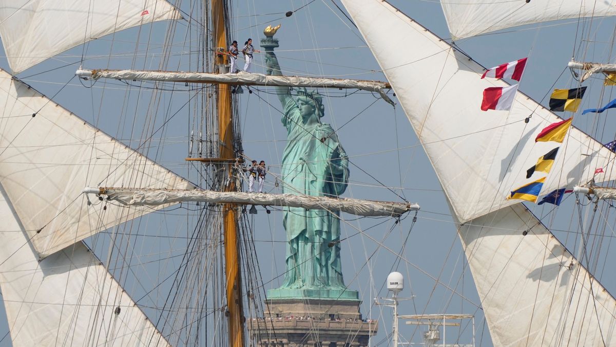 US Celebrates 250th Anniversary Amidst Controversy and Polarization