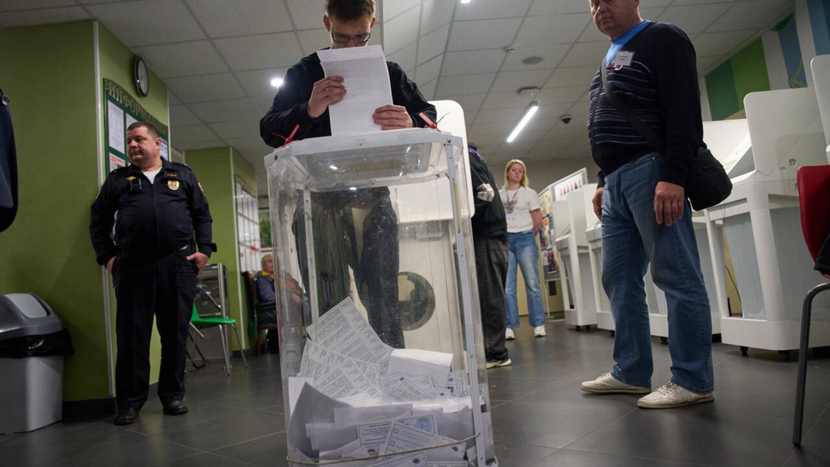 Moscow’s Ballot Under Fire: How a Drone Swarm Became a Vote‑Boosting Prop