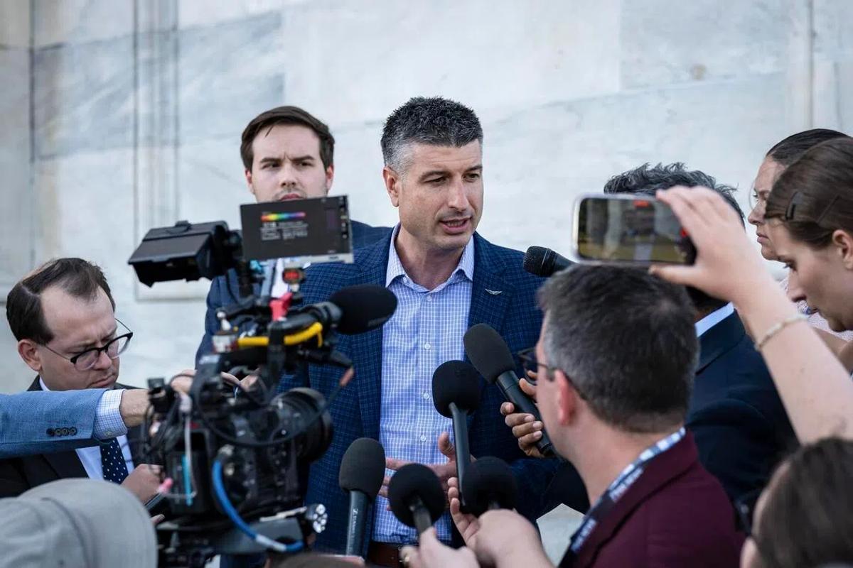 US House Rebukes Trump, Calls for End to Iran War: A Shift in Congressional Power Dynamics