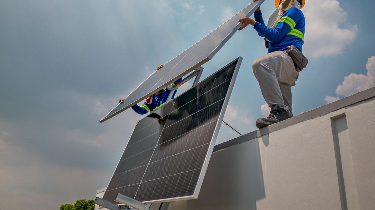 Distant Wars, Local Bills: Filipinos Turn to Sun for Energy Escape