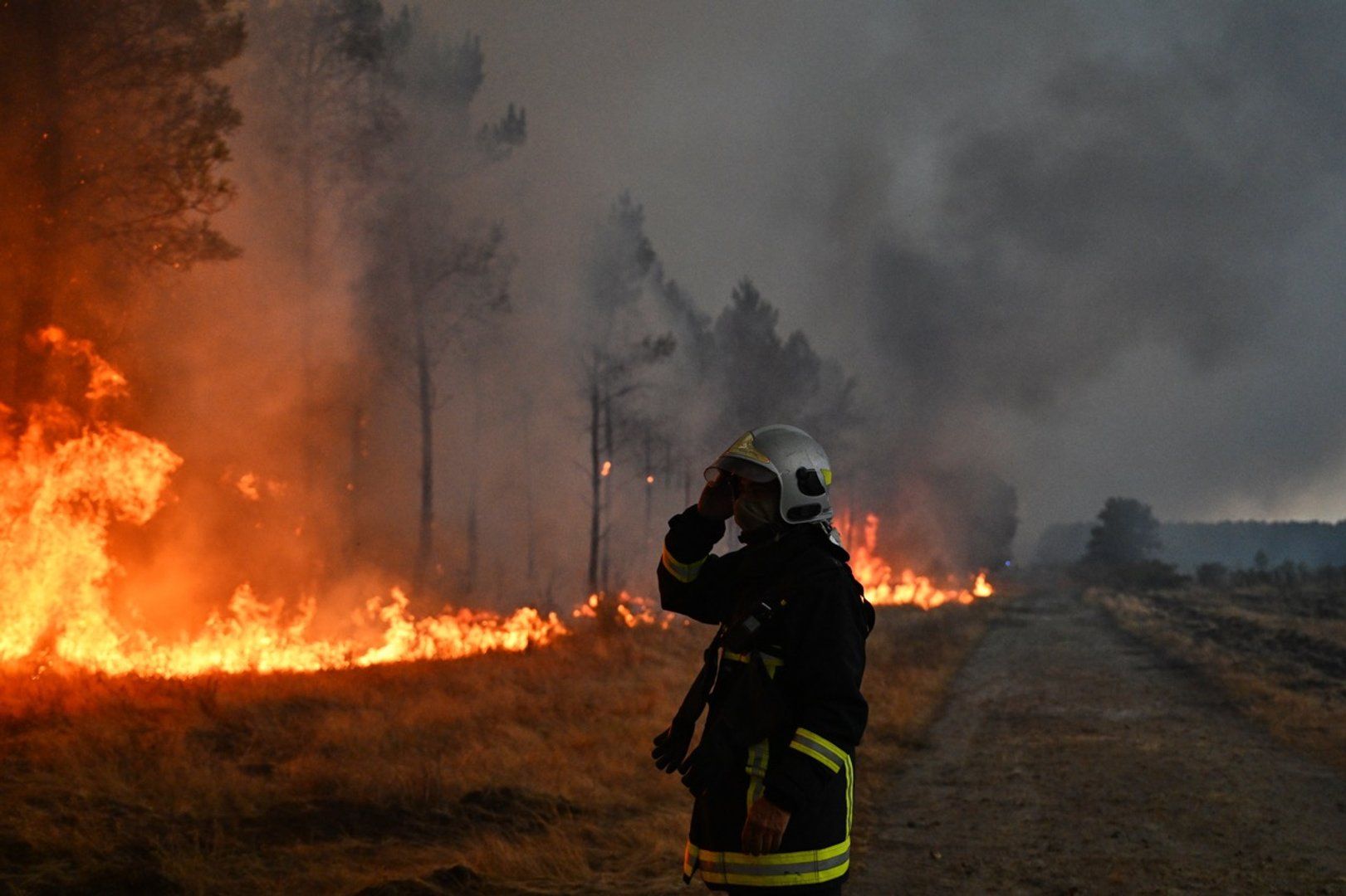France Grapples with Extensive Wildfires Near Bordeaux Amidst Escalating Climate Concerns