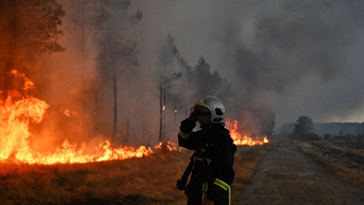 France Grapples with Extensive Wildfires Near Bordeaux Amidst Escalating Climate Concerns