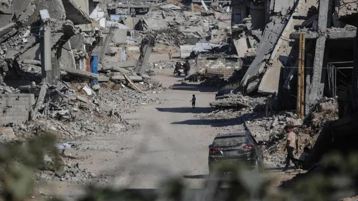 Gaza's Fragile Ceasefire: A Delicate Dance of Power and Disarmament