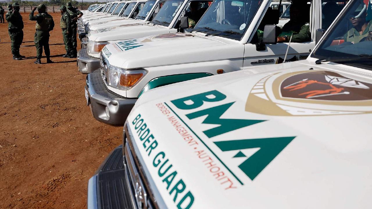 Border Guards, Bribes, and the Lives Stuck in South Africa’s Gateways