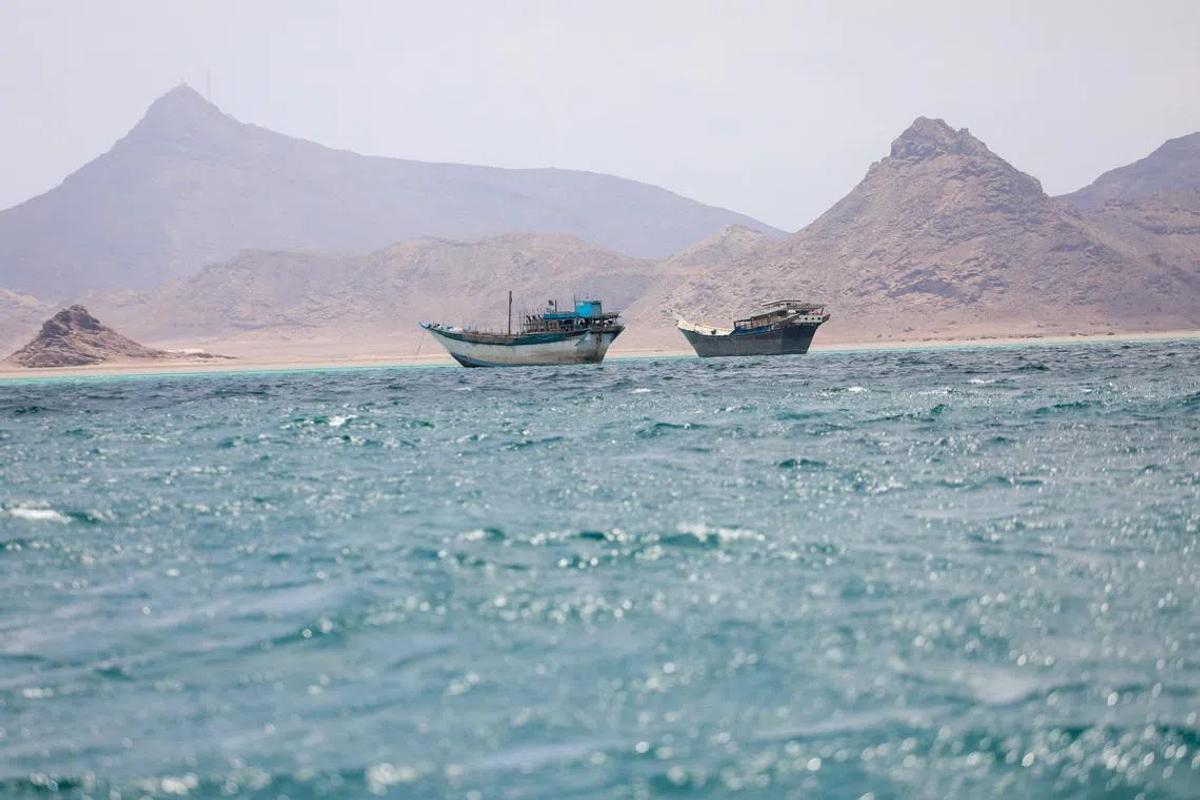 Geopolitical Tides: Bab el-Mandeb Shipping Rises Amid US-Iran Diplomatic Hopes, Hormuz Tensions Persist