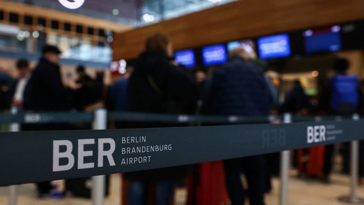 EU's Digital Border System Sparks Travel Chaos, Posing Economic and Reputational Risks