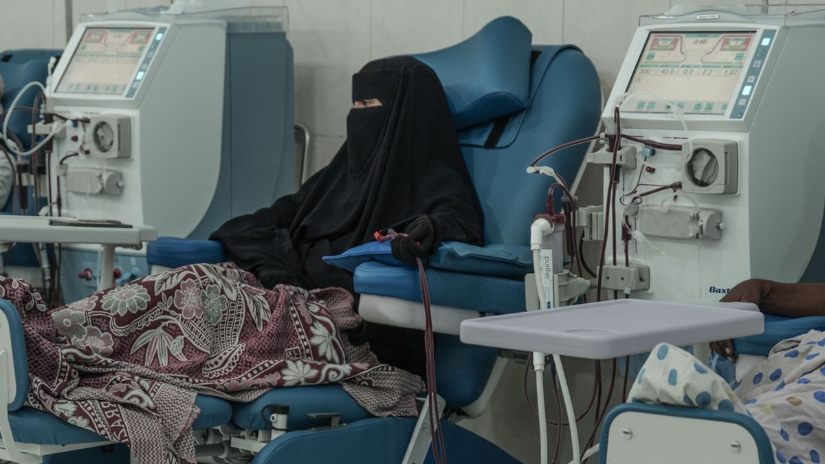 When the Lights Go Out: Aden’s Families Fight Heat and Hospital Crises