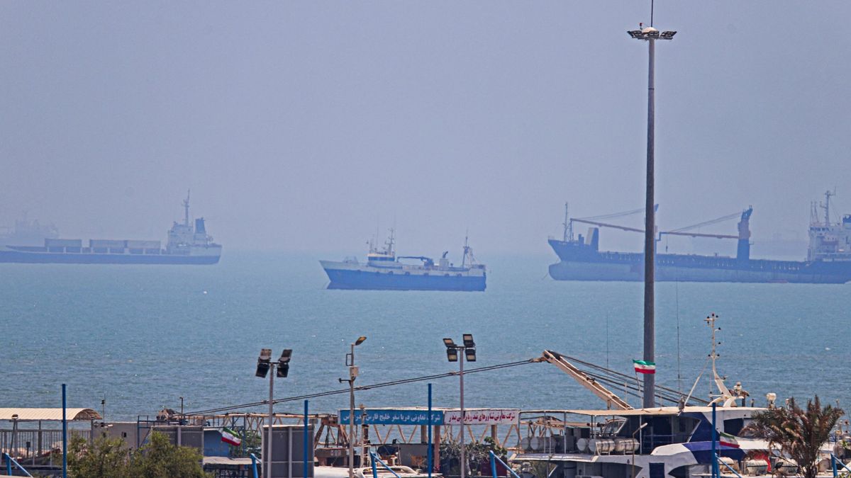When the Gulf Closes: Who Pays the Price for a New US‑Iran War