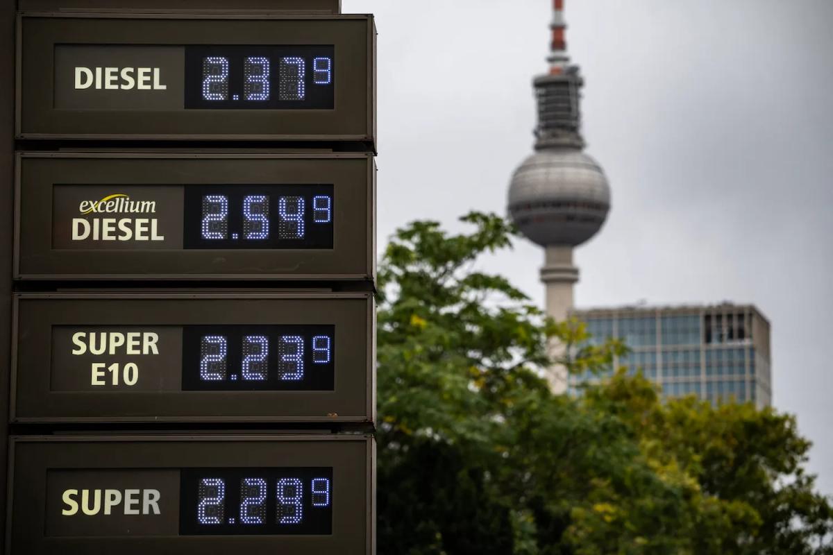Diesel Drop: How a G‑7 Release Fuels a U.S. Election Play