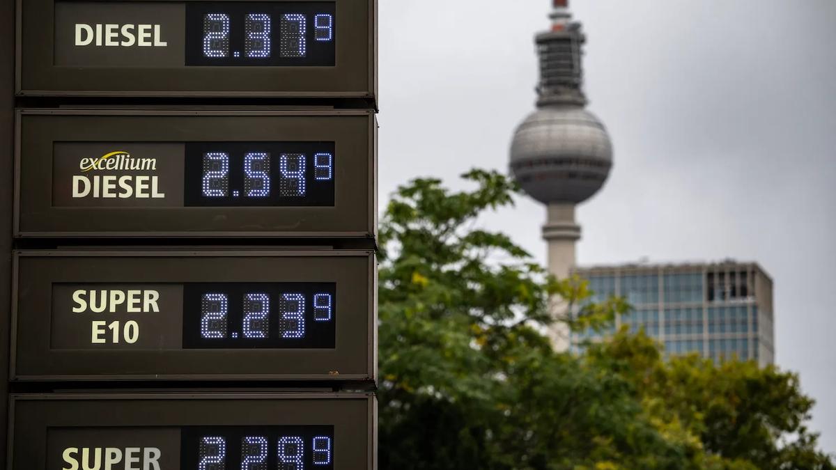 Diesel Drop: How a G‑7 Release Fuels a U.S. Election Play