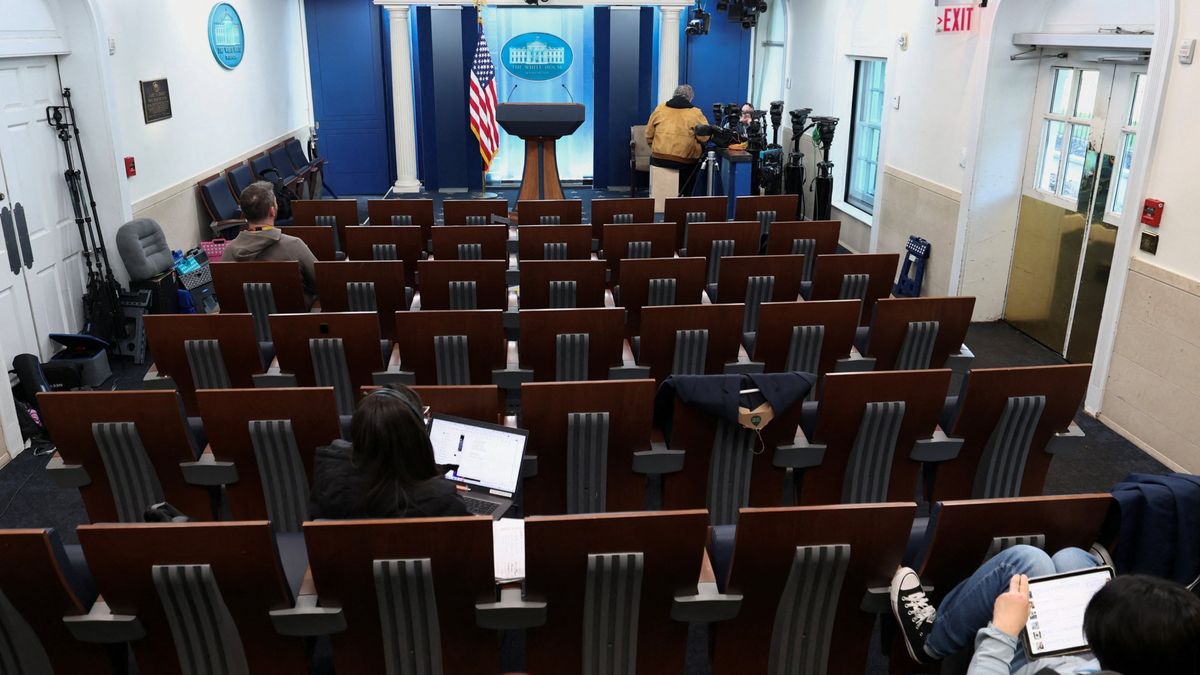 Citizens Sue Over Trump’s Plan to Evict the White House Press Corps