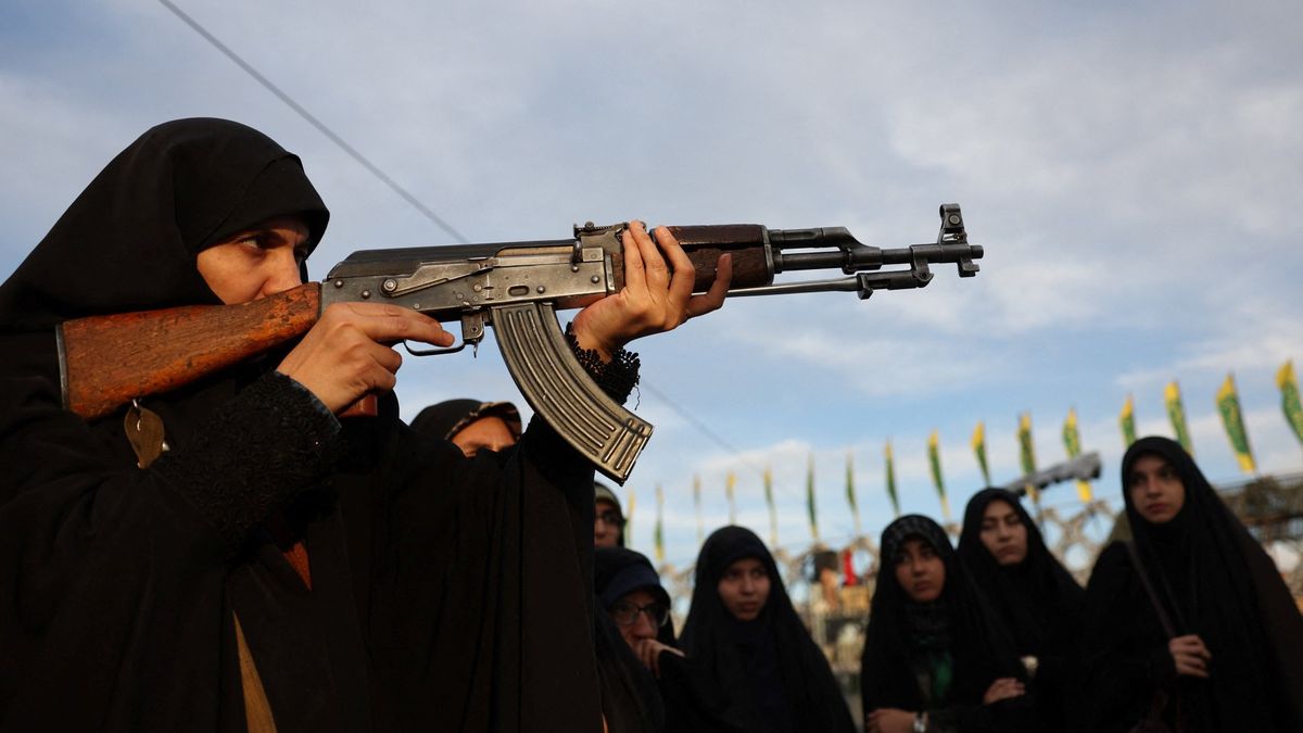 Iran's 'Self-Sacrifice' Campaign: The People Caught Between War and Control