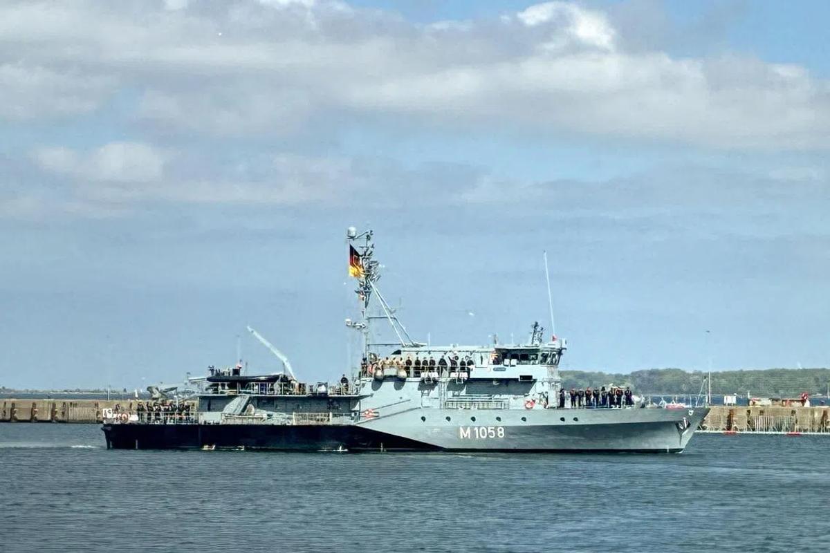 Britain and France Lead Multinational Mine-Clearing Mission in Strait of Hormuz