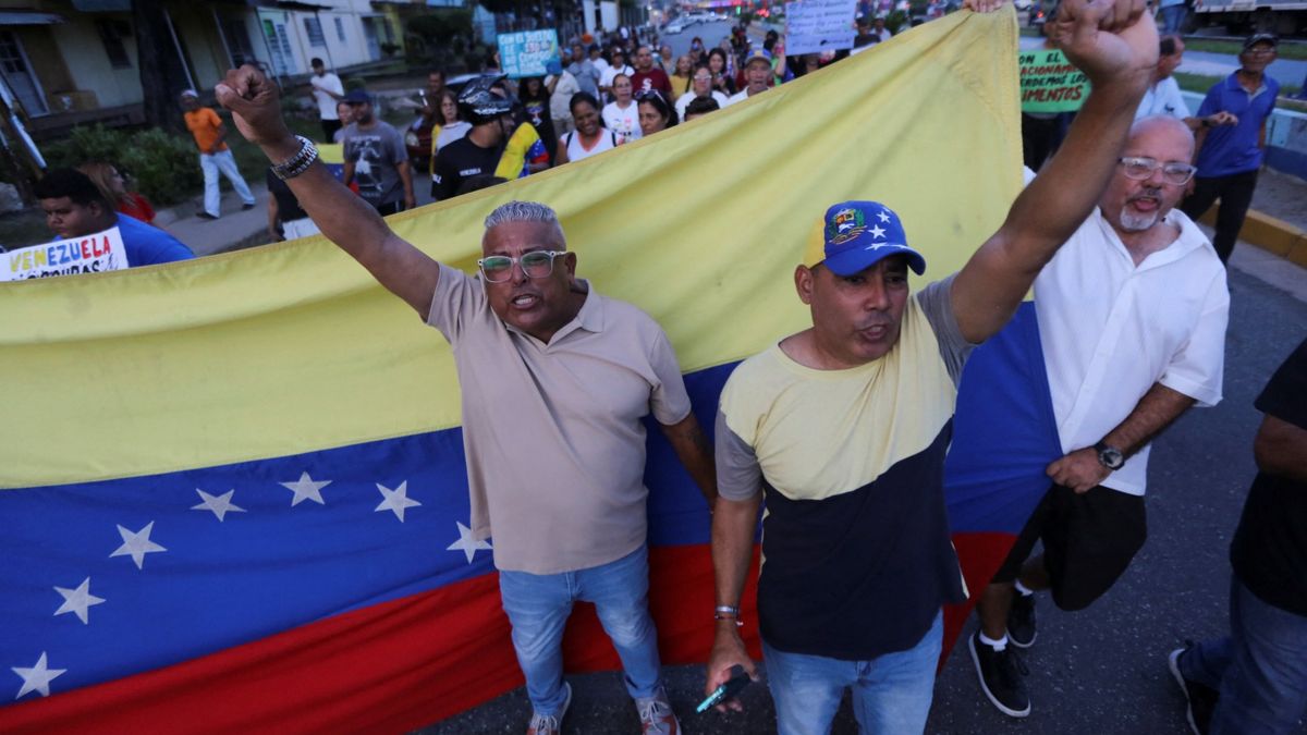 When the Lights Go Out: Venezuelans Fight for a Day's Power