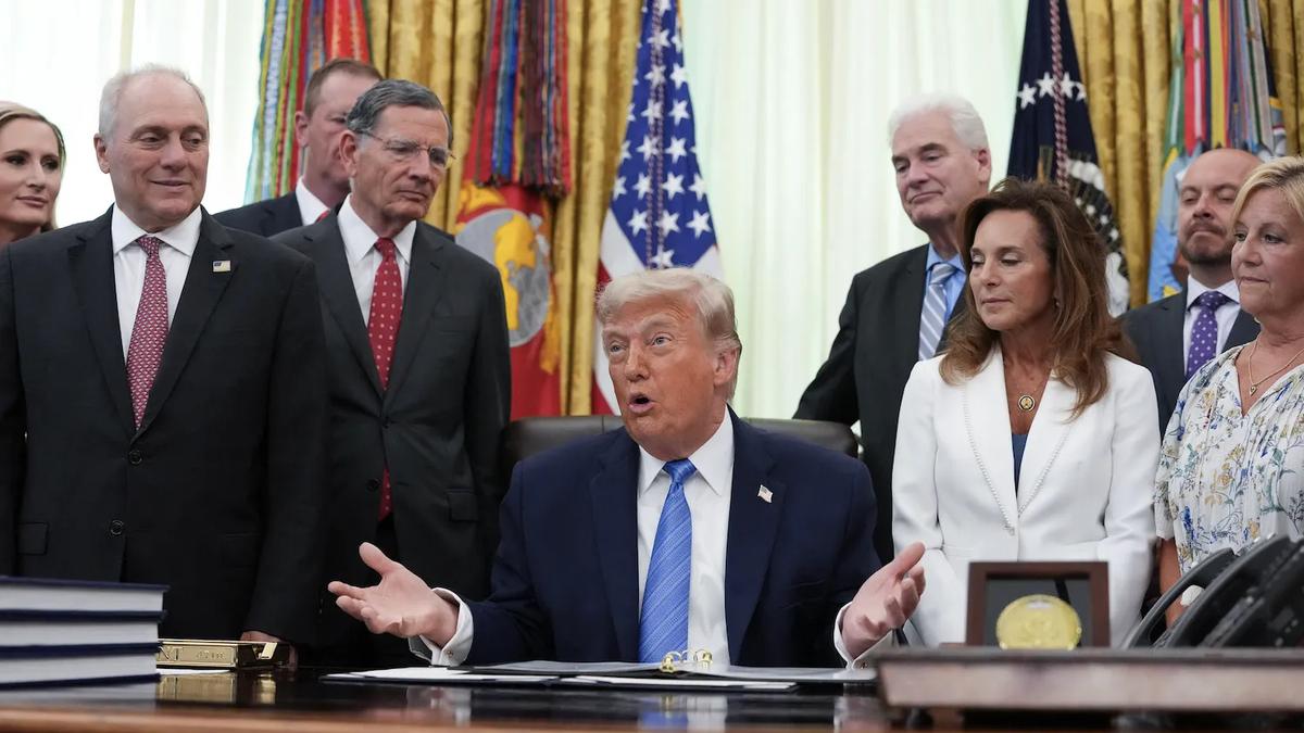 Trump's Iran Threats Escalate Tensions Amid Stalled Negotiations