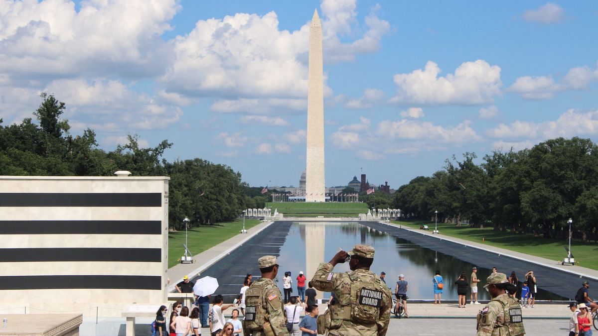 The Soldiers in the Shadow of the Capitol