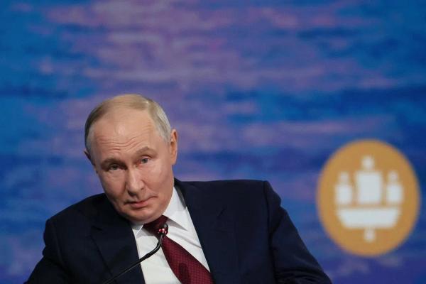 Putin's Meeting with Schroeder: A Strategic Move in the European Chessboard