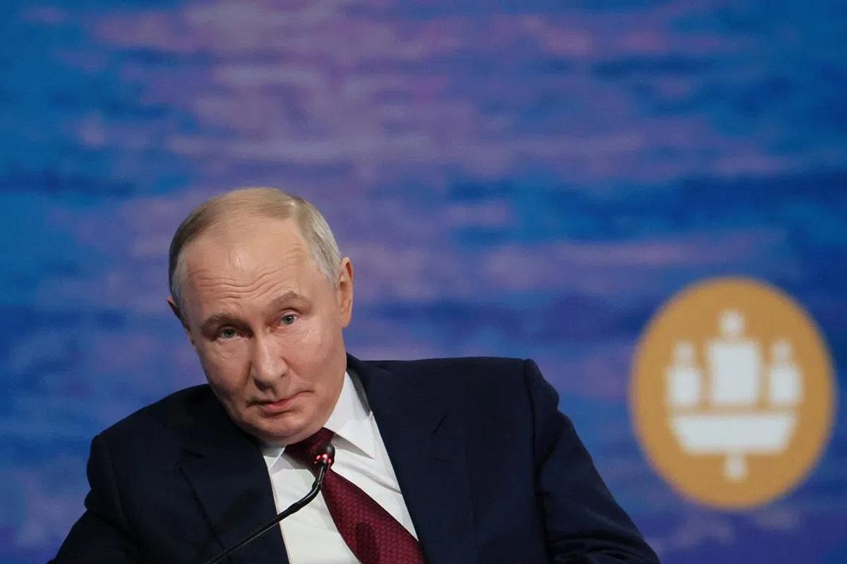 Putin's Meeting with Schroeder: A Strategic Move in the European Chessboard