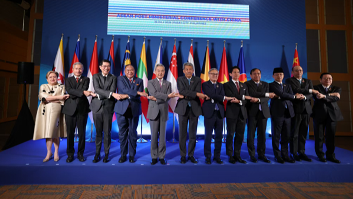 China-ASEAN Meeting: Beijing Pushes for Deeper Ties Amidst Geopolitical Shifts and South China Sea Tensions