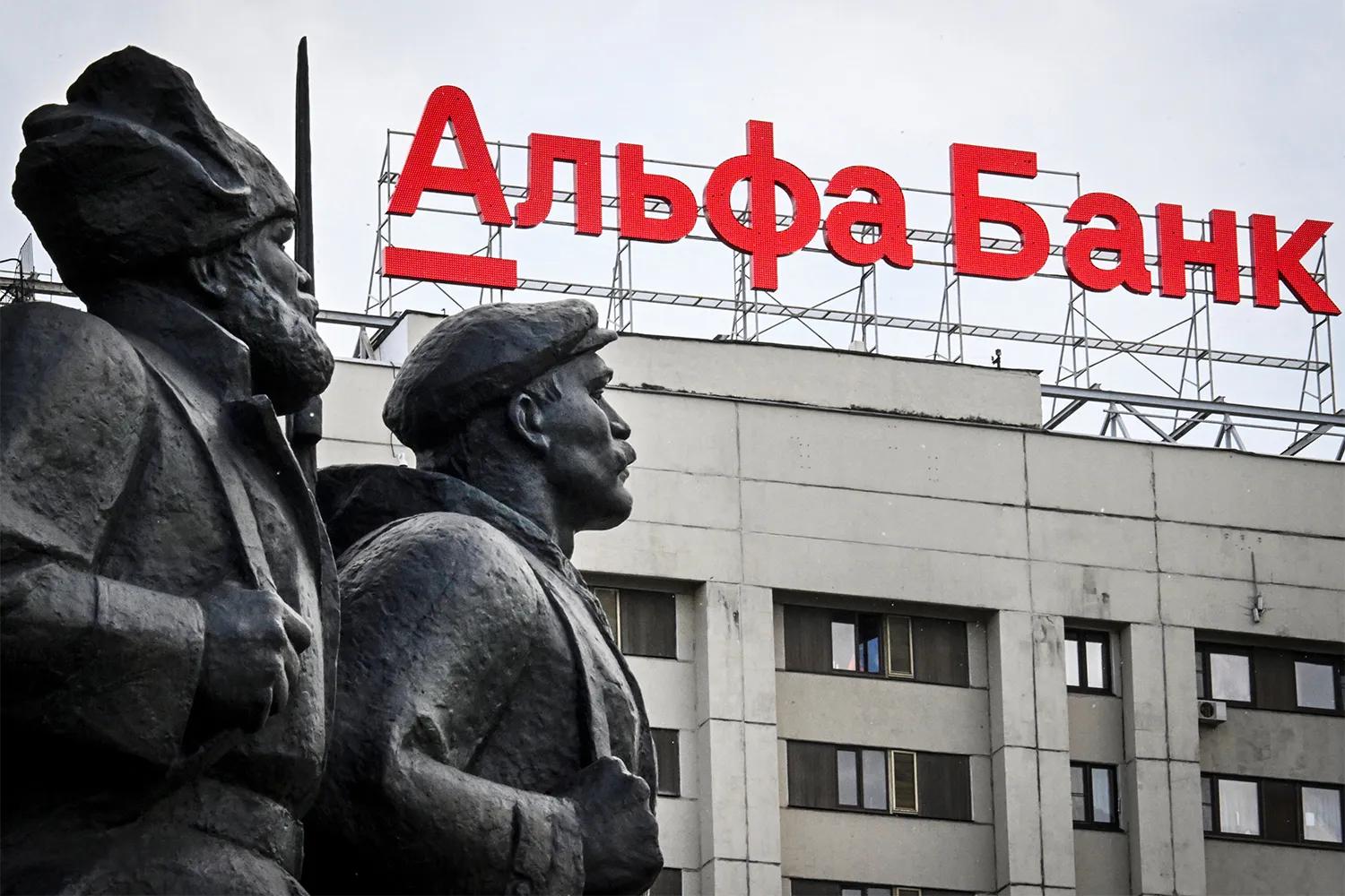 Kremlin's Deepening Fiscal Strain: Russia Taps Politically Sensitive Funds to Sustain War