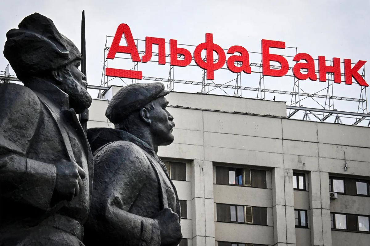 Kremlin's Deepening Fiscal Strain: Russia Taps Politically Sensitive Funds to Sustain War