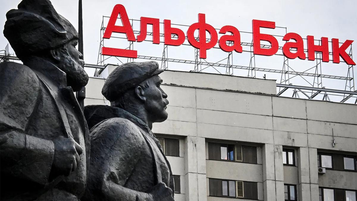 Kremlin's Deepening Fiscal Strain: Russia Taps Politically Sensitive Funds to Sustain War