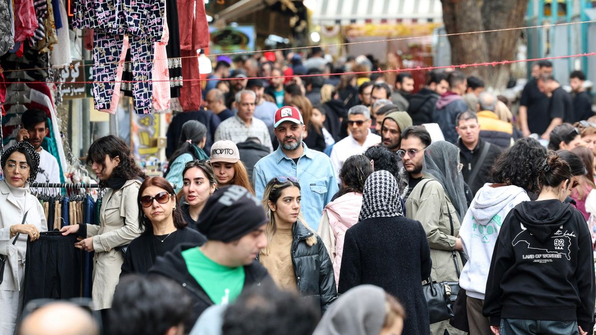 Iran's Economy in Crisis as Fragile Truce with US Tested by Renewed Hostilities