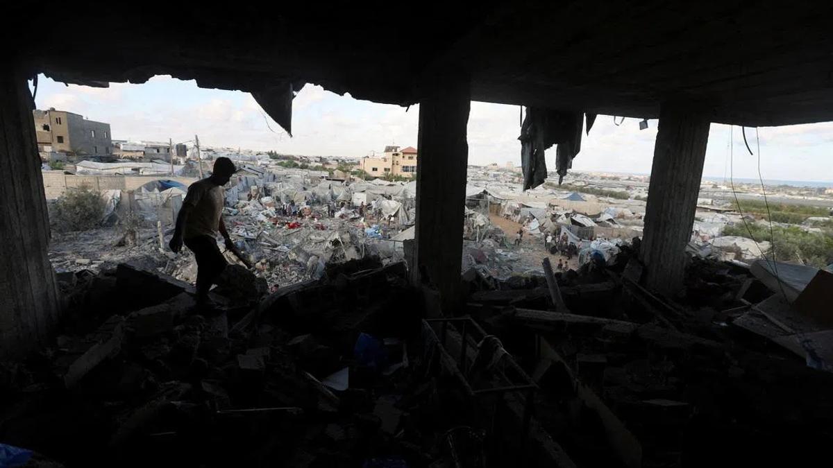 Gaza Under Siege: Escalation Amidst Stalled Ceasefire Talks in Cairo