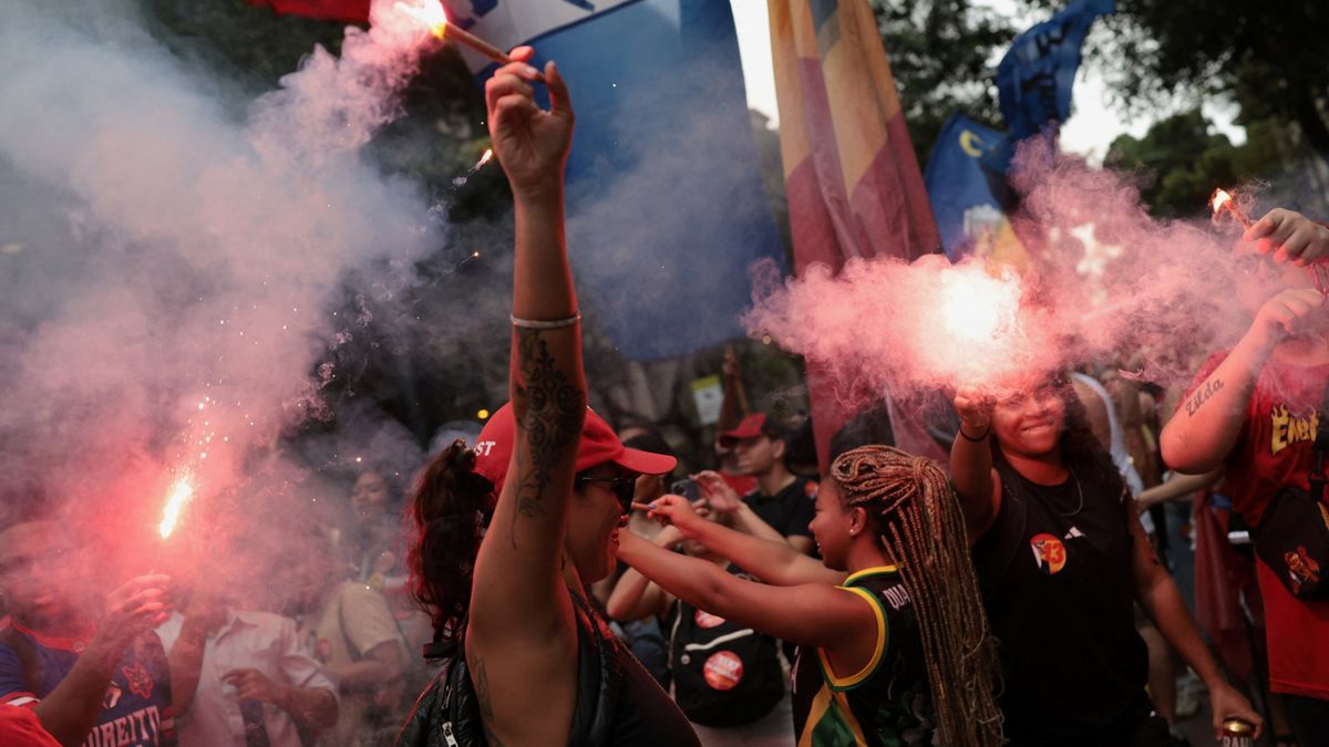 Brazil's Reckoning: The Bolsonaro Name and a Nation's Democratic Fight