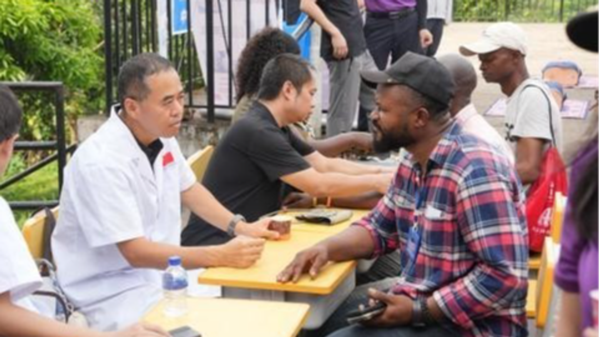 When Chinese Healers Set Up Clinics in Sierra Leone's Streets