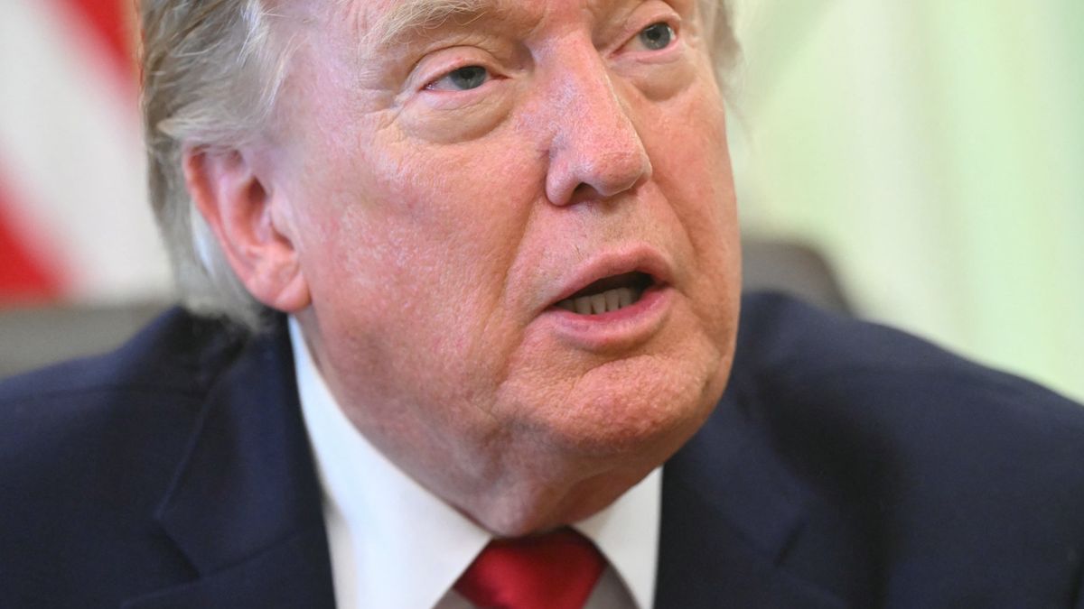 Trump's Unprecedented Midterm Convention: A High-Stakes Gamble for Power and Legacy