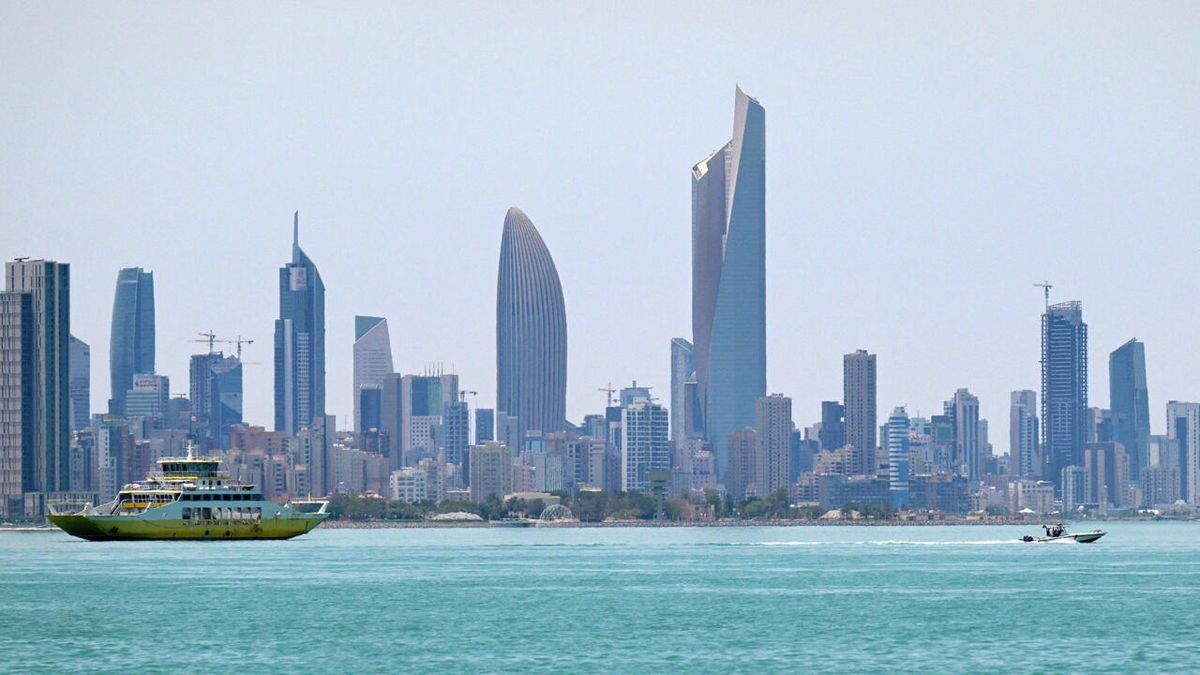 Escalation in the Gulf: Iran's Missile Strikes and US Retaliation Heighten Regional Tensions